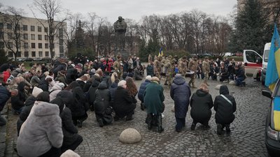 В Ужгороді попрощалися з полеглим захисником Василем Канашом В Ужгороді попрощалися з полеглим захисником Василем Канашом