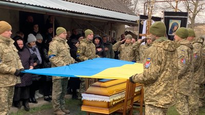 На Тернопільщині прощаються із бійцем Олександром Михайловським На Тернопільщині прощаються із бійцем Олександром Михайловським