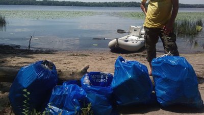 Мешканець запоріжжя самотужки організував збір сміття у Дніпровських плавнях Мешканець запоріжжя самотужки організував збір сміття у Дніпровських плавнях