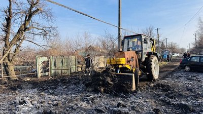У Покровську ліквідовують наслідки нічного обстрілу У Покровську ліквідовують наслідки нічного обстрілу