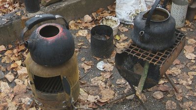Криворізькі волонтери виробляють пічки для військових зі зламаних бойлерів та використаних балонів Криворізькі волонтери виробляють пічки для військових зі зламаних бойлерів та використаних балонів
