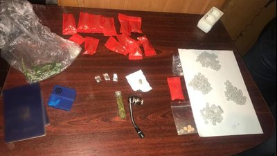 Поліцейські купували у прикарпатця наркотики Поліцейські купували у прикарпатця наркотики