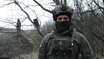 Прикордонна аеророзвідка знищує росіян та їхню техніку на Луганщині Прикордонна аеророзвідка знищує росіян та їхню техніку на Луганщині