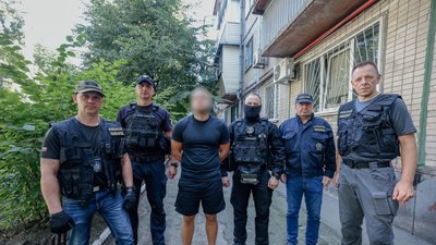 На Кіровоградщині припинили діяльність кол-центру, який через телефонні дзвінки ошукував чехів — Нацполіція На Кіровоградщині припинили діяльність кол-центру, який через телефонні дзвінки ошукував чехів — Нацполіція