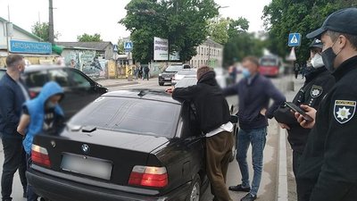 Правоохоронці Тернопільщини затримали чоловіків, які продавали наркотики