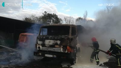 Дубровиця згоріли авто Дубровиця згоріли авто