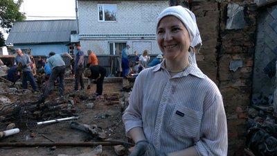 У Чернігові волонтери допомагають жителям Бобровиці відновлювати зруйновані будинки