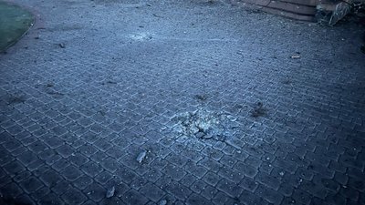 Пошкоджений тротуар, село Вербилівці, Рогатинська громада, атака РФ, Івано-Франківщина Пошкоджений тротуар, село Вербилівці, Рогатинська громада, атака РФ, Івано-Франківщина