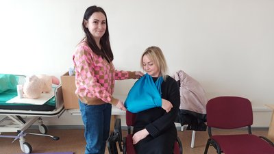 Вчителі та працівники дошкільних закладів Житомира розпочали навчатися першій домедичній допомозі Вчителі та працівники дошкільних закладів Житомира розпочали навчатися першій домедичній допомозі
