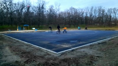 "Підліткам потрібен екстрим". У Світловодську добудовують скейт-парк "Підліткам потрібен екстрим". У Світловодську добудовують скейт-парк