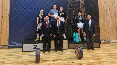 Тренер Валентин Андрусь з переможницею чемпіонату України у віковій категорії 15 років