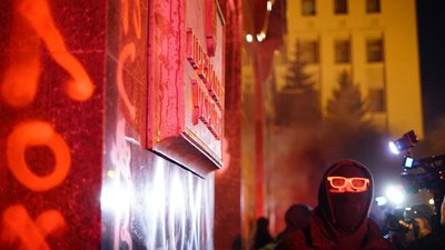 "Не чуєш? Побачиш". Під Офісом Зеленського влаштували акцію на підтримку Стерненка "Не чуєш? Побачиш". Під Офісом Зеленського влаштували акцію на підтримку Стерненка