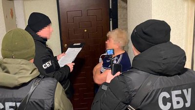 Жінці, яка на вулиці Сум стверджувала, що Україна сама почала війну з РФ, повідомлено про підозру Жінці, яка на вулиці Сум стверджувала, що Україна сама почала війну з РФ, повідомлено про підозру