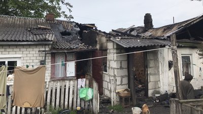 У Житомирі ліквідували пожежу у будинку на трьох господарів