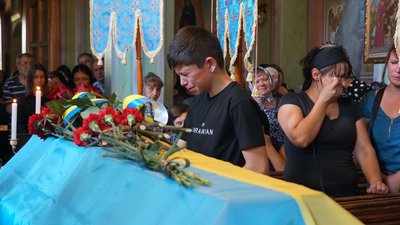 На Закарпатті попрощалися із полеглим на війні Василем Дешком На Закарпатті попрощалися із полеглим на війні Василем Дешком