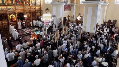 У Мукачеві попрощалися із полеглим воїном Романом Жуком У Мукачеві попрощалися із полеглим воїном Романом Жуком