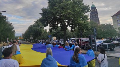 "Російська агресія руйнує моє життя": харків'яни вийшли на підтримку України у Дрездені "Російська агресія руйнує моє життя": харків'яни вийшли на підтримку України у Дрездені