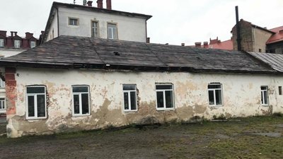 В Ужгороді вітер зірвав покрівлю школи, приватного будинку та сільського клубу В Ужгороді вітер зірвав покрівлю школи, приватного будинку та сільського клубу