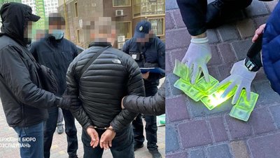 В Одеській області поліцейського затримали на хабарі