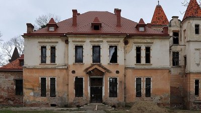 На Львівщині три родини викупили та відновлюють замок XVIII століття