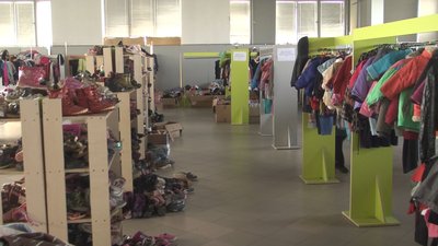 Пункт видачі безкоштовного одягу, що в приміщенні Торгово-промислової палати міста планують перенести. Пункт видачі безкоштовного одягу, що в приміщенні Торгово-промислової палати міста планують перенести.