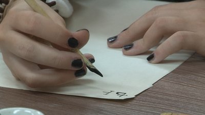 У черкаському музеї вчилися писати старослов’янськими шрифтами на воскових дощечках У черкаському музеї вчилися писати старослов’янськими шрифтами на воскових дощечках