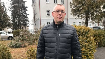 У Тернополі школярі передали книги пораненим військовим У Тернополі школярі передали книги пораненим військовим
