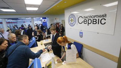 В Україні змінилися ціна на оформлення ID-картки та посвідки на проживання