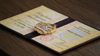 Зеленський присвоїв 74-м рівненським жінкам звання "Мати-героїня"