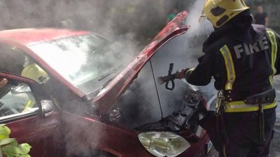 У Луцьку під час руху загорівся автомобіль У Луцьку під час руху загорівся автомобіль