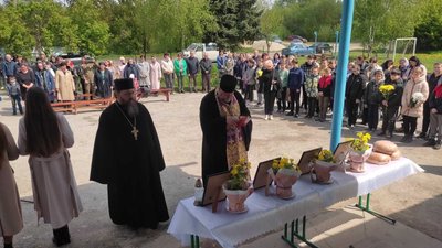 Священники провели заупокійну службу, відкриття меморіальних дошок Священники провели заупокійну службу, відкриття меморіальних дошок