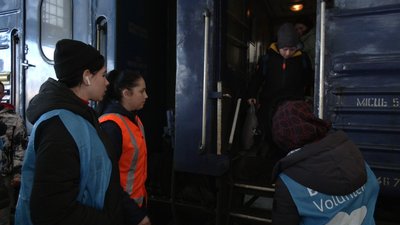 До Львова прибув потяг з Покровська: історії евакуйованих