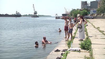 Херсонцям двічі на тиждень нагадують, що набережні міста - не для купання Херсонцям двічі на тиждень нагадують, що набережні міста - не для купання