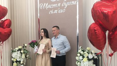 "Учора подали заяву — сьогодні стали подружжям". День святого Валентина у вінницькому РАЦСі