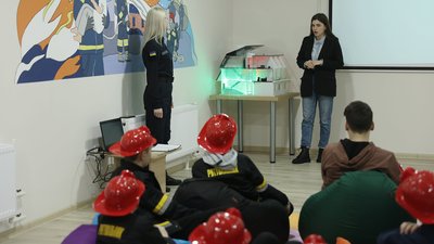 "Діти на 30 хвилин стають рятувальниками". У Чернівцях запрацював клас безпеки від ДСНС "Діти на 30 хвилин стають рятувальниками". У Чернівцях запрацював клас безпеки від ДСНС