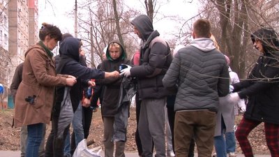 Зробили, щоб було красиво: черкасці разом із переселенцями організували суботник