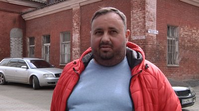 В Одесі пацієнти зібралися під одним з медзакладів, аби поскаржитися урядовцям на лікарів та умови В Одесі пацієнти зібралися під одним з медзакладів, аби поскаржитися урядовцям на лікарів та умови