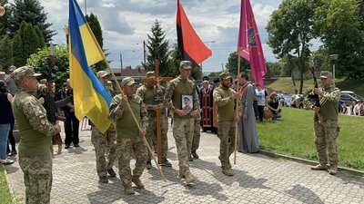 У громаді на Тернопільщині попрощалися із бійцем Юрієм Твардовським