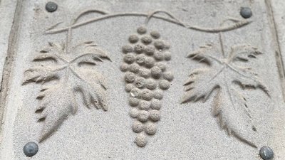 У Кропивницькому просять фотографувати декоративну плитку на старих будинках У Кропивницькому просять фотографувати декоративну плитку на старих будинках