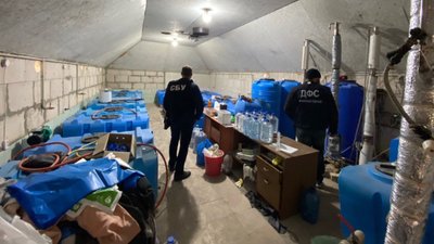 На Запоріжжі викрили цех який виготовляв контрафактний алкоголь