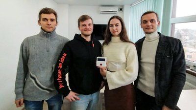 У Кропивницькому розробили пристрій для миттєвого виявлення несправностей у лініях електропередачі У Кропивницькому розробили пристрій для миттєвого виявлення несправностей у лініях електропередачі
