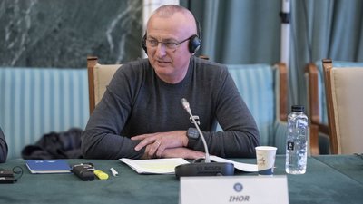 Керівника міграційної служби Закарпатті підозрюють у виїздах за кордон