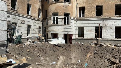 Наслідки обстрілів. Миколаїв оговтується після масштабної атаки російських військ Наслідки обстрілів. Миколаїв оговтується після масштабної атаки російських військ