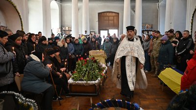 На Чернігівщині попрощалися з двома солдатами ЗСУ На Чернігівщині попрощалися з двома солдатами ЗСУ
