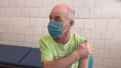 12 людей вакцинували бустерною дозою проти COVID-19 у селі на Черкащині 12 людей вакцинували бустерною дозою проти COVID-19 у селі на Черкащині