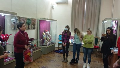 Іграшки, сумки та прикраси: вихованці реабілітаційного центру презентували у Вінниці виставку робіт Іграшки, сумки та прикраси: вихованці реабілітаційного центру презентували у Вінниці виставку робіт