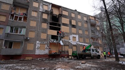 Влучання дрона у багатоповерхівку Чернігова: відновлювальні роботи завершені на 95%