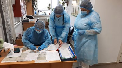 На Житомирщині інфекційне відділення Романівської лікарні на 50% заповнене хворими з COVID-19 На Житомирщині інфекційне відділення Романівської лікарні на 50% заповнене хворими з COVID-19