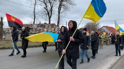 На Тернопільщині прощаються із бійцем Олександром Михайловським На Тернопільщині прощаються із бійцем Олександром Михайловським