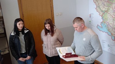 На Полтавщині рідним передали нагороди загиблих воїнів На Полтавщині рідним передали нагороди загиблих воїнів